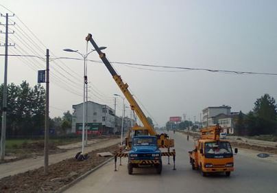 Ist die Solarstraßenlaterne an regnerischen Tagen noch an?-风向标-四组-夏雨